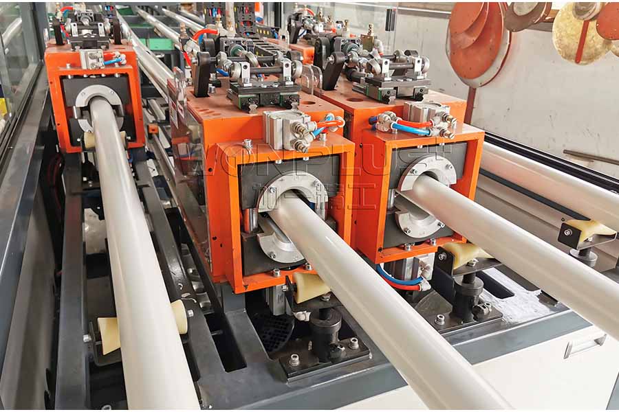 Dây chuyền đùn ống PVC 20-63mm bốn đầu ra thử nghiệm hoàn chỉnh tại nhà máy
