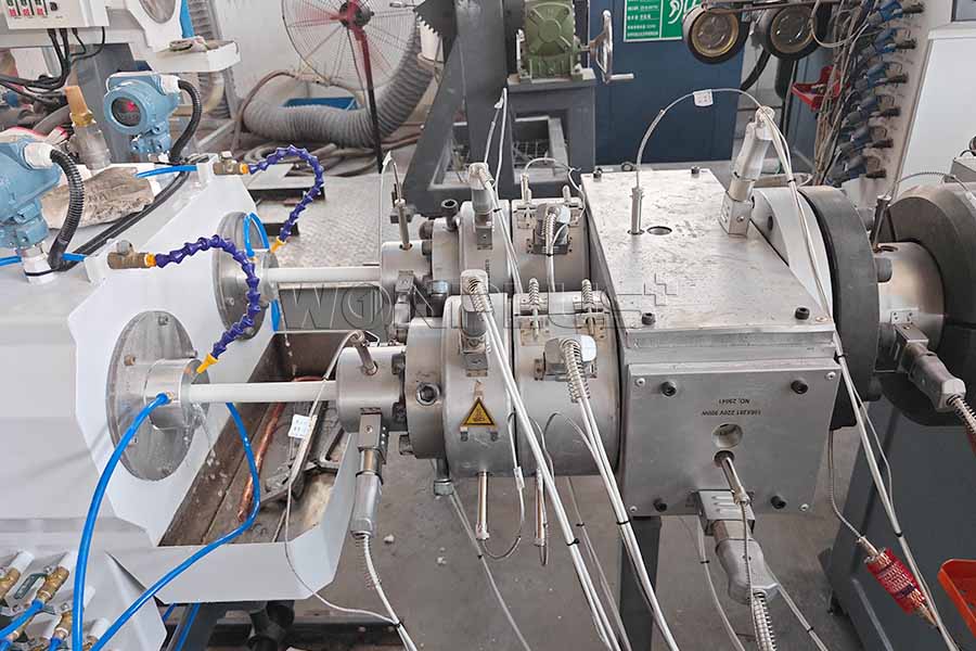 Tối đa hóa sản lượng của bạn với dây chuyền đùn ống PVC hai đầu ra WONPLUS