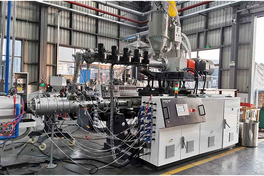 Máy sản xuất ống PPR HDPE 20-110mm 3 lớp chạy thử tại nhà máy