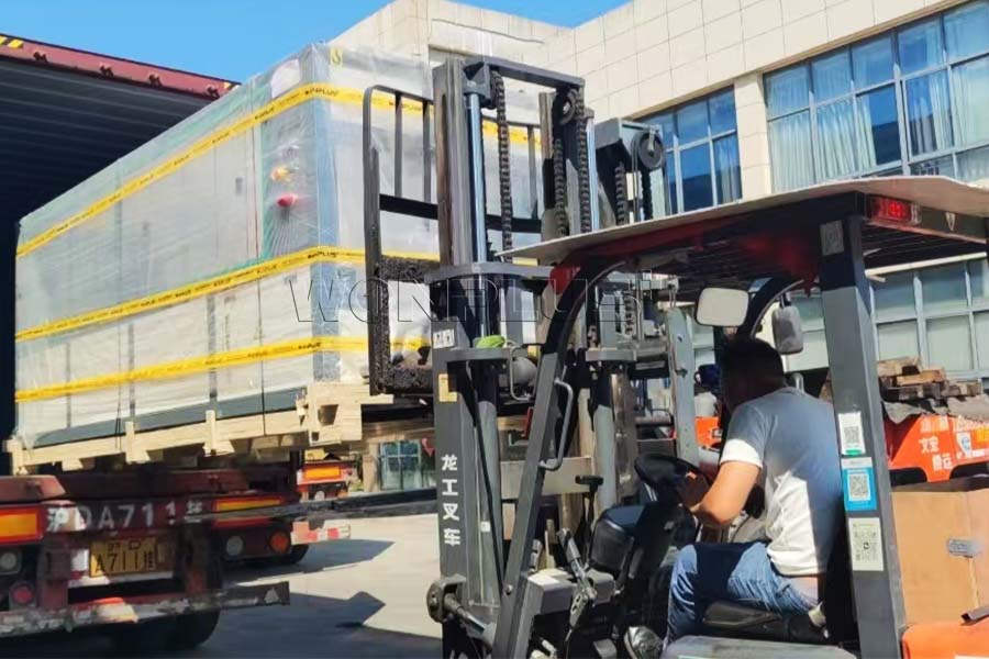 Dây chuyền ép đùn ống PVC và dây chuyền tạo hạt PVC chế tạo theo yêu cầu của WONPLUS được vận chuyển cẩn thận.